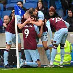 Weghorst macht erstes Tor fuer Burnley City faellt gegen Spurs