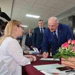 Weissrussland stimmt im Referendum fuer die Beendigung des Nicht Nuklearstatus