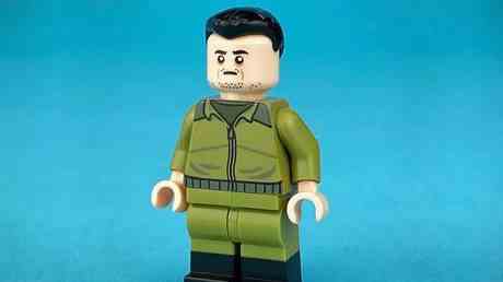 Lego Figuren von Zelensky und Molotow Cocktails bringen ueber 16000 US Dollar ein