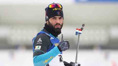 Biathlon Star erklaert warum er die franzoesische Flagge in die russische