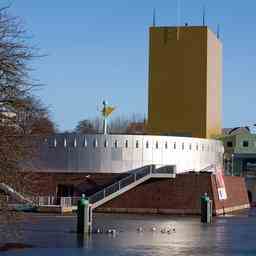 Der 50000ste Besucher im Rampenlicht der Ausstellung des Groninger Museums