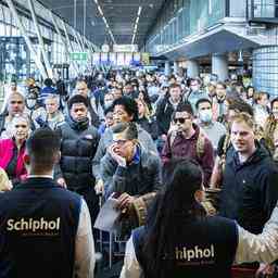 Neuer Tarifvertrag fuer Schiphol Mitarbeiter Vorstandsmitglieder erhalten keine Praemien mehr