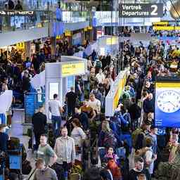 Wieder grosser Andrang auf Schiphol KLM muss nach Streik noch