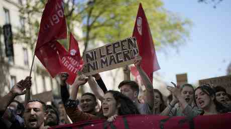 Zusammenstoss der Polizei mit „Weder Macron noch Le Pen Demonstranten VIDEOS