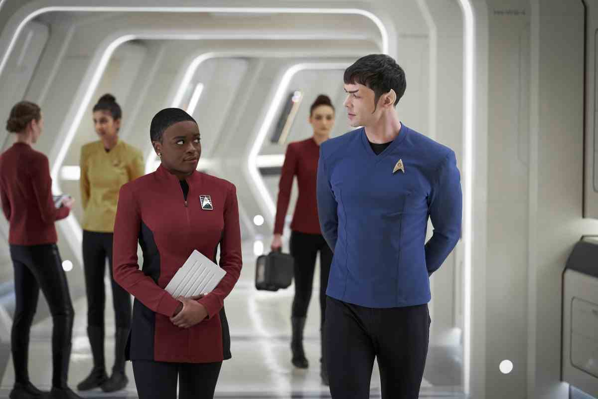 Star Trek: Strange New Worlds Episode 2 Children of the Comet rezensiert die moderne 1989 antiquierte Voyager Uhura von 2001 an Hoshi Sato