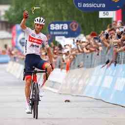 Acht Niederlaender im Angriff aber Italiener Ciccone gewinnt Bergetappe im