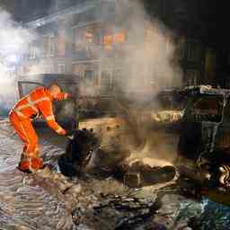 Anwohner von Autobrand in De Wetstraat in Nimwegen erschreckt