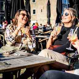 Bewohner mit kleinem Geldbeutel koennen sich auch eine Terrasse auf