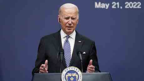 Biden unterzeichnet ein 40 Milliarden Dollar Hilfspaket fuer die Ukraine — World