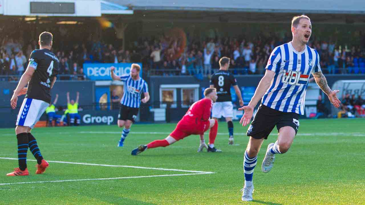 Joey Sleegers jubelt nach dem dritten Tor des FC Eindhoven.