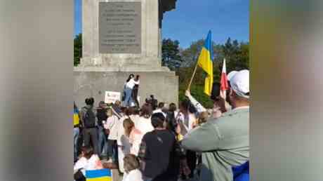 Frauen in Polen am Tag des Sieges angegriffen VIDEOS —