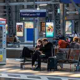 In Deutschland koennen Sie in diesem Sommer die oeffentlichen Verkehrsmittel