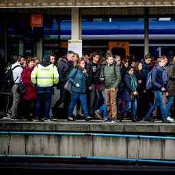 Keine Zuege von und nach Leiden wegen Polizeieinsatz in Leiden