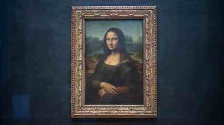 Mona Lisa Gemaelde angegriffen — World