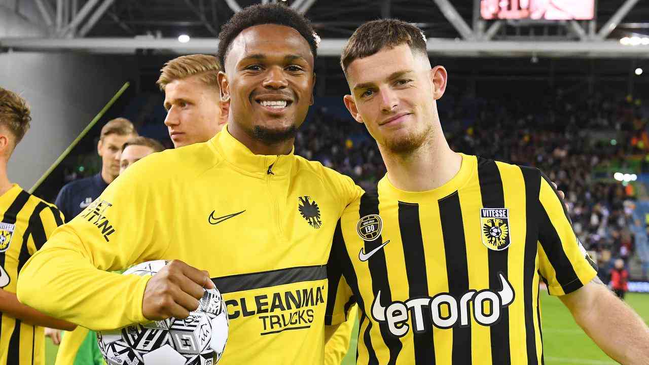 Die Torschützen von Vitesse: Lois Openda und Thomas Buitink.