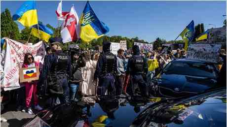 Polen reagiert auf Angriff auf russischen Gesandten in Warschau —