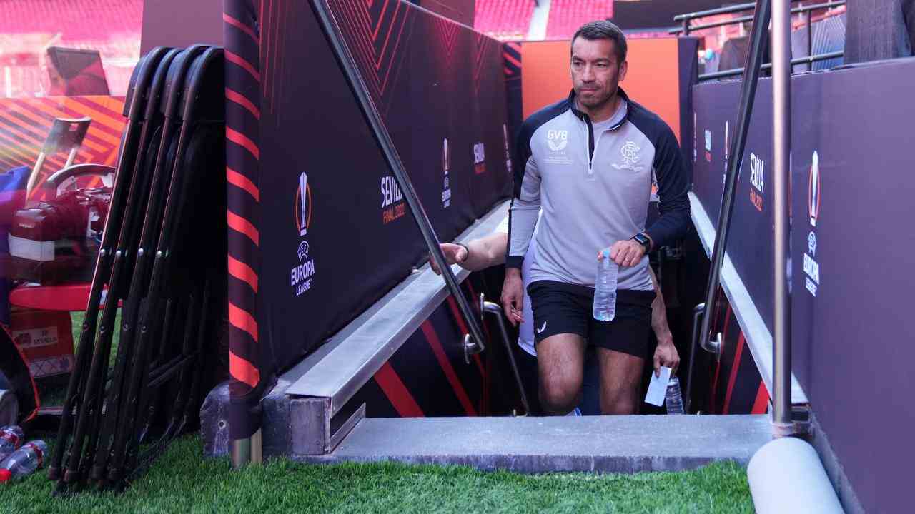 Giovanni van Bronckhorst im Estadio Ramón Sánchez Pizjuán.