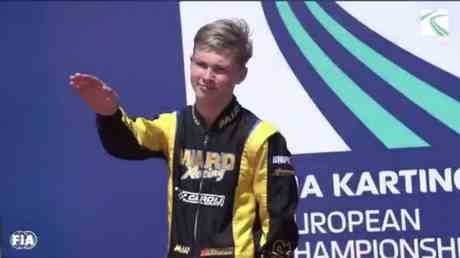 Russischer Teenager lernt Bestrafung nach „Nazi Gruss VIDEO — Sport