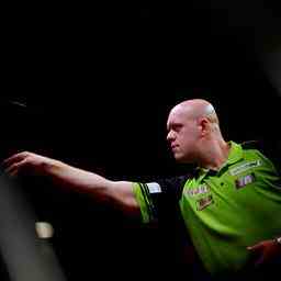 Van Gerwen schied schmerzhaft beim European Darts Grand Prix aus