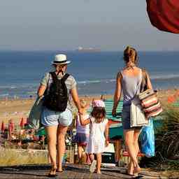 Wettervorhersage Warm im Sommer mit Gewittergefahr spaeter am Abend und