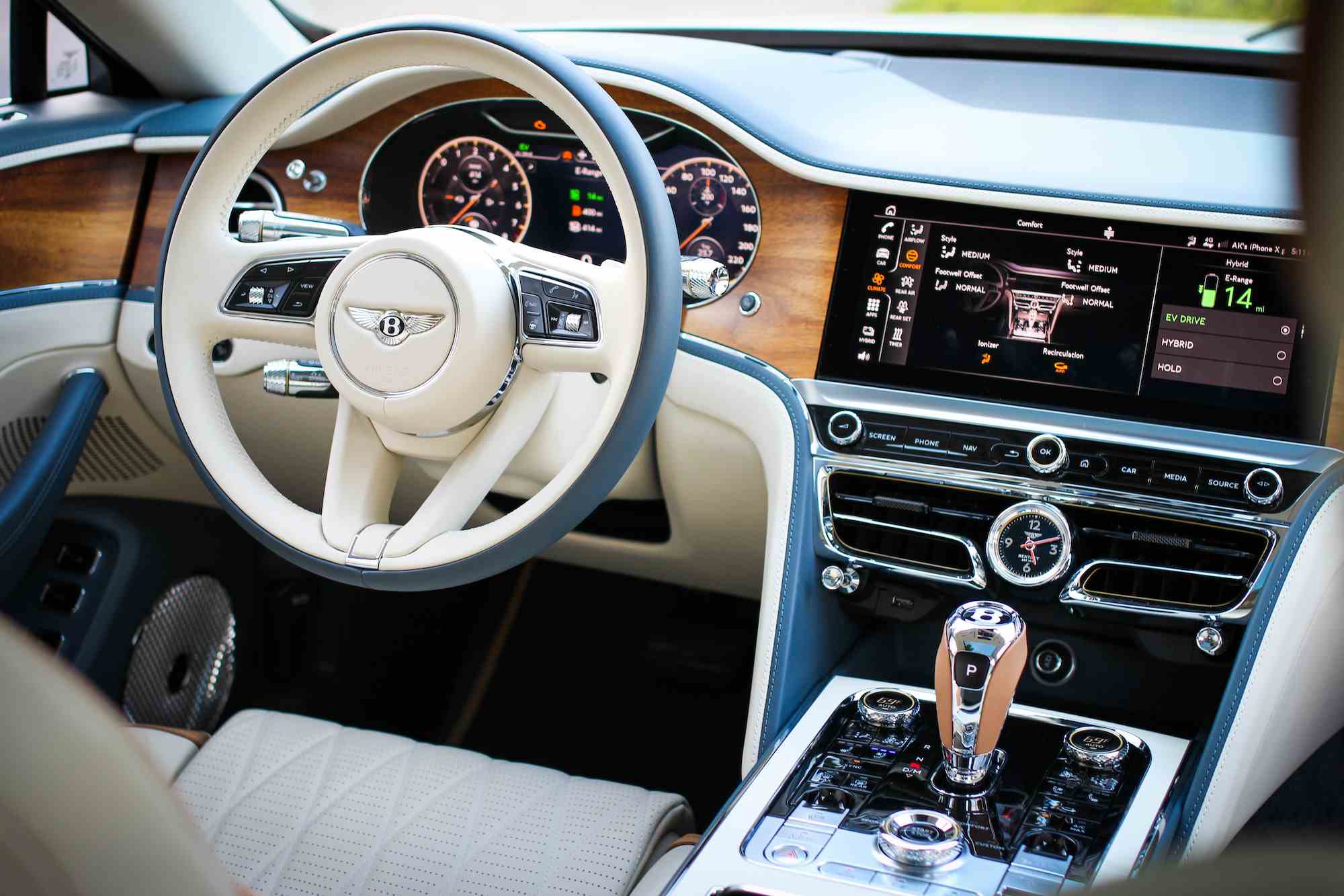 Bentley Flying Spur Hybrid-Infotainment