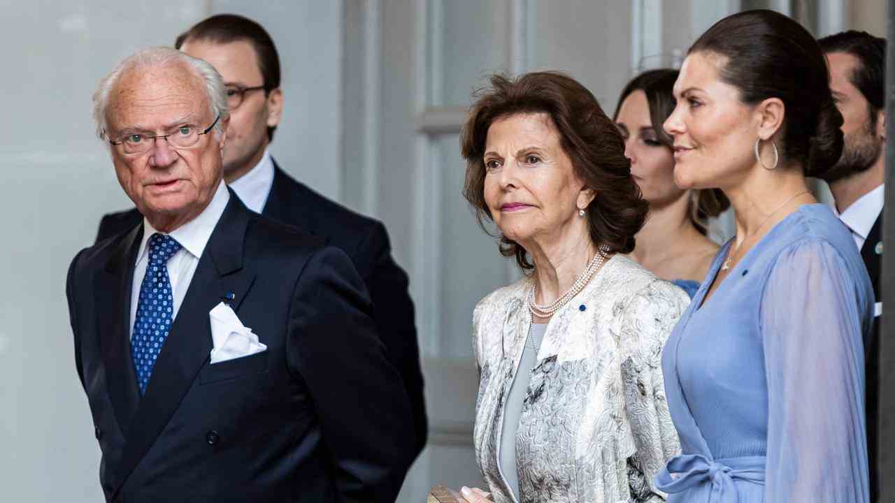 Victoria mit ihrem Vater King Carl und ihrer Mutter Silvia.