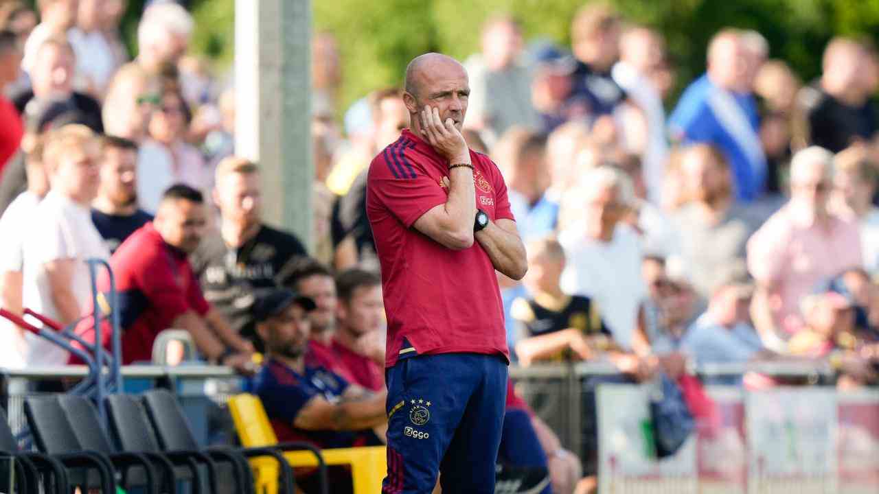 Alfred Schreuder gab am Dienstagabend sein inoffizielles Debüt als Cheftrainer von Ajax.