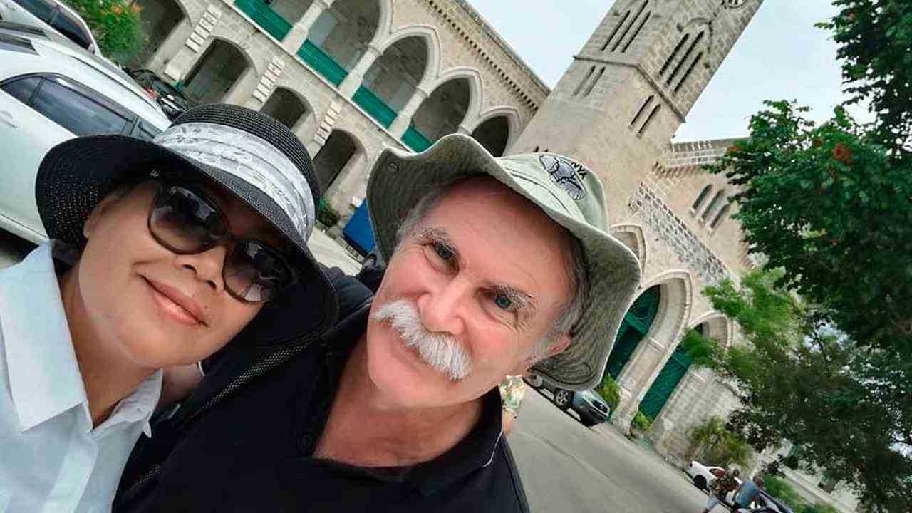 Jim Fitton bereiste die Welt als Geologe.  Der Brite lebt mit seiner Frau in Kuala Lumpur, der Hauptstadt Malaysias.