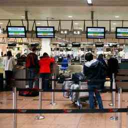 Der Flughafen Bruessel storniert alle abfliegenden Fluege am Montag