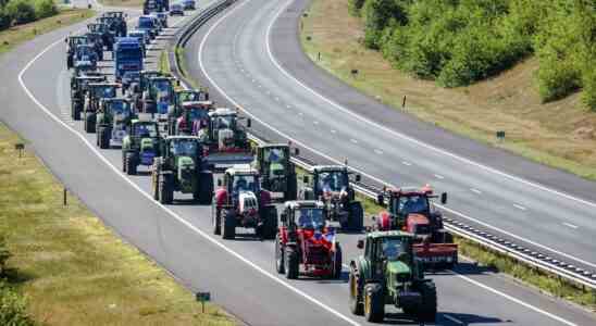 Die Polizei verhaengt auf den Autobahnen Bussgelder gegen Hunderte von