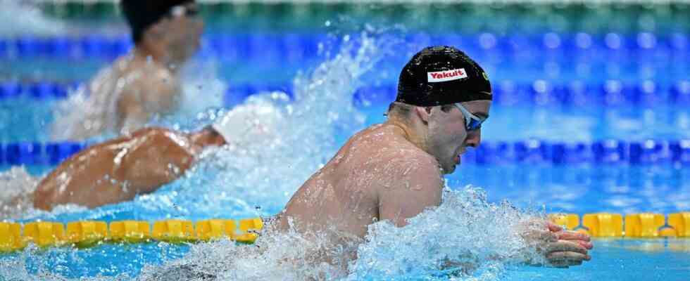 Kamminga beginnt mit der schnellsten Zeit in der 100 Meter Brustschwimmserie mit