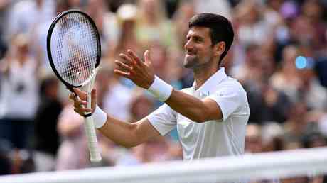 Makelloser Djokovic faehrt in die dritte Runde von Wimbledon —