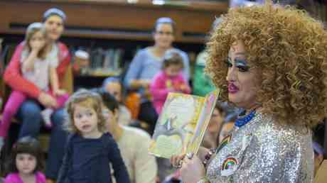 New York gab riesige Summen fuer Drag Queen Shows fuer Kinder aus