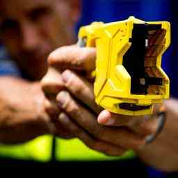 Polizei bekommt aggressiven Mann erst nach Elektroschock mit Taser unter