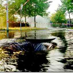 Rohrbruch verursacht enorme Ueberschwemmungen in Ede JETZT