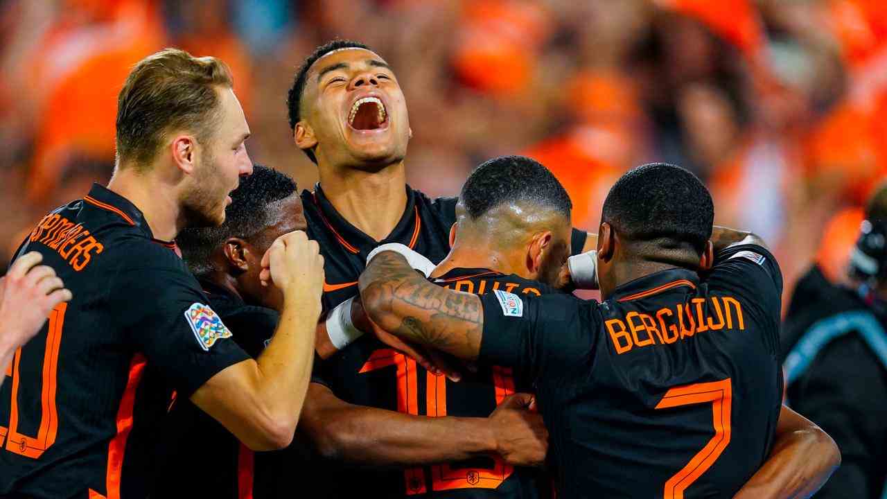 Irre Freude bei den Orangen nach dem Tor von Memphis Depay.