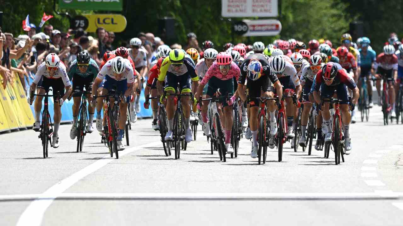 Wout van Aert war der Schnellste im Massensprint in Beauchastel.