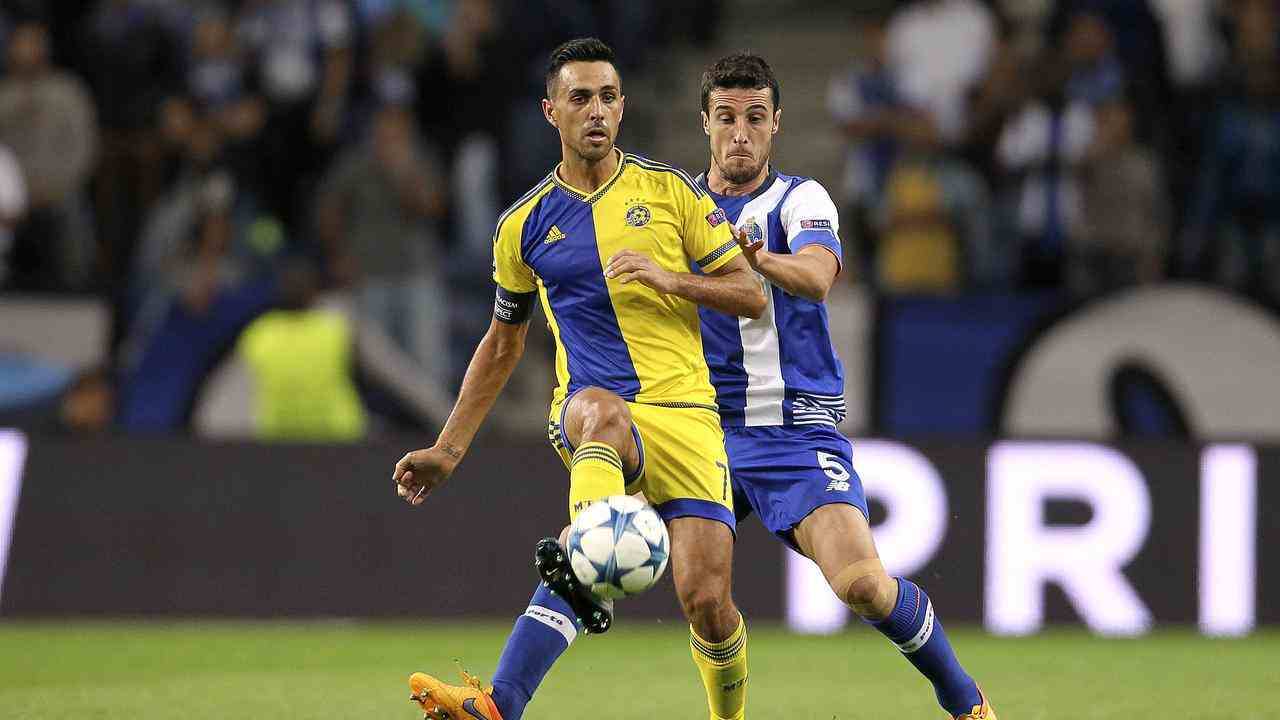 Eran Zahavi im Einsatz für Maccabi Tel Aviv während eines Champions-League-Spiels gegen den FC Porto im Jahr 2015.