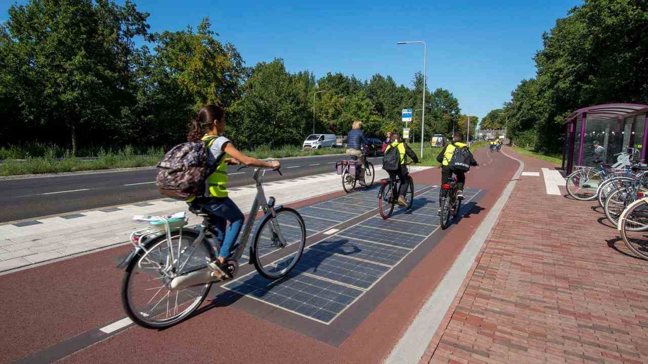 Etwas in der Straßenoberfläche zu verarbeiten, sei es eine LED-Beleuchtung oder ein Solarpanel, ist nicht neu.