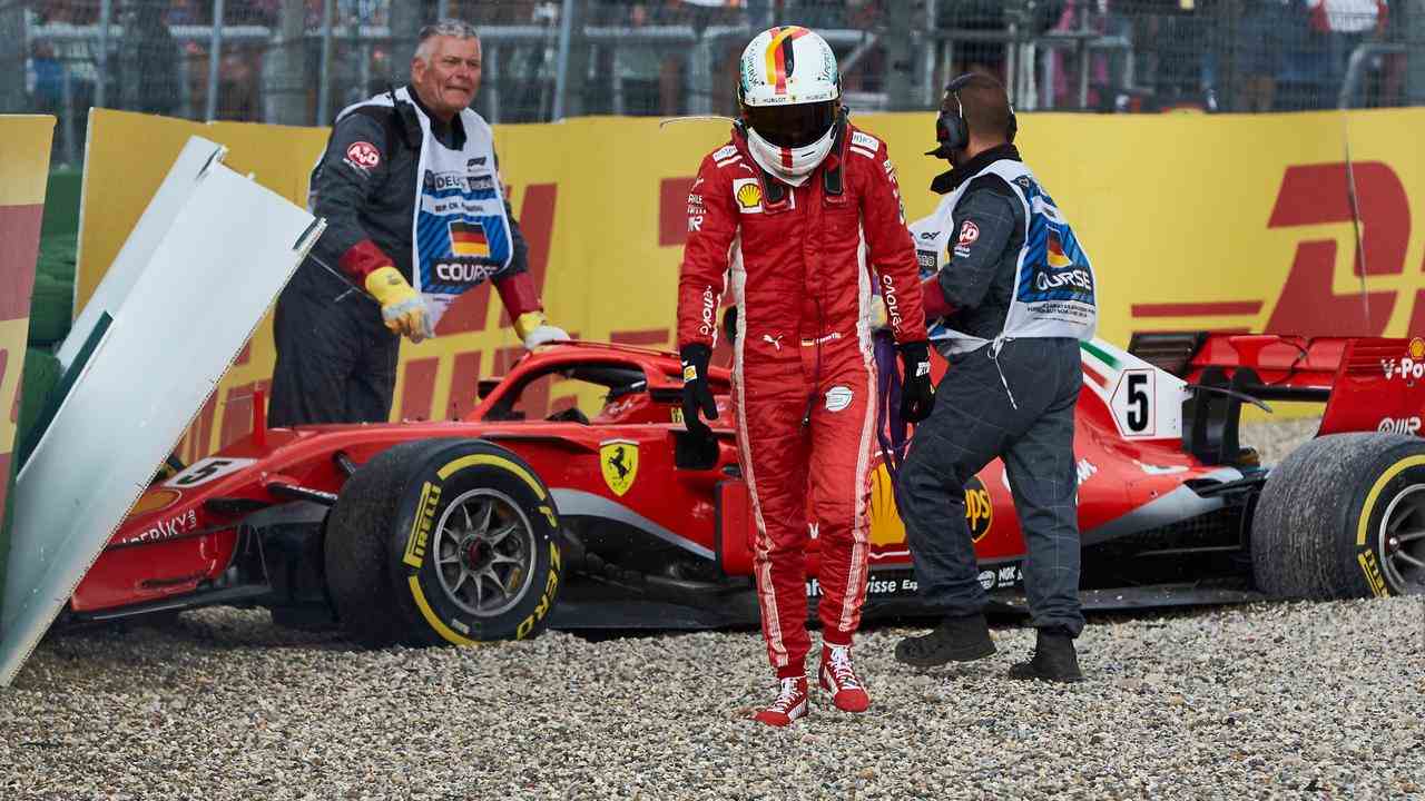 Nach seinem Vorbild Michael Schumacher unterschrieb Vettel 2015 einen Vertrag bei Ferrari.  Das war kein Erfolg: Teilweise durch eigene Fehler verpasste Vettel fünf Saisons in Folge den WM-Titel.