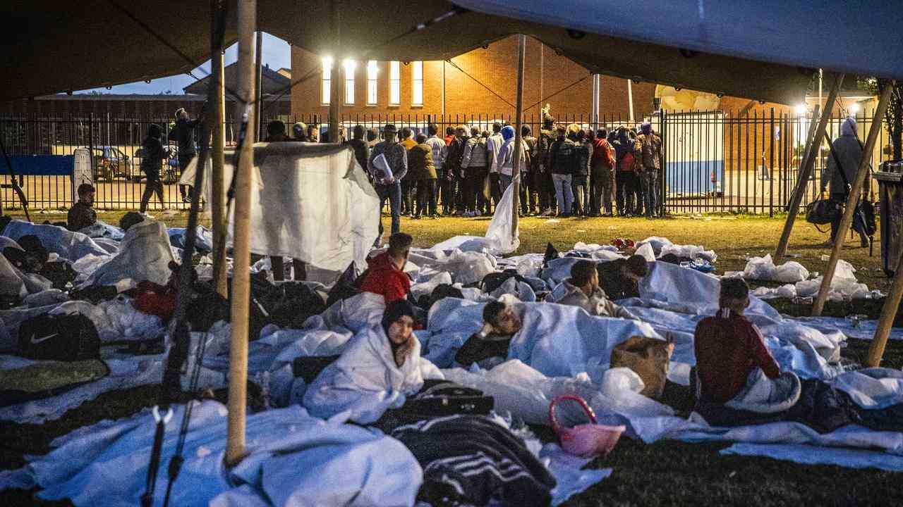 Anfang dieses Monats war das Tierheim in Ter Apel so voll, dass die Menschen draußen schlafen mussten.  Dieses Foto ist vom 14. Juli.