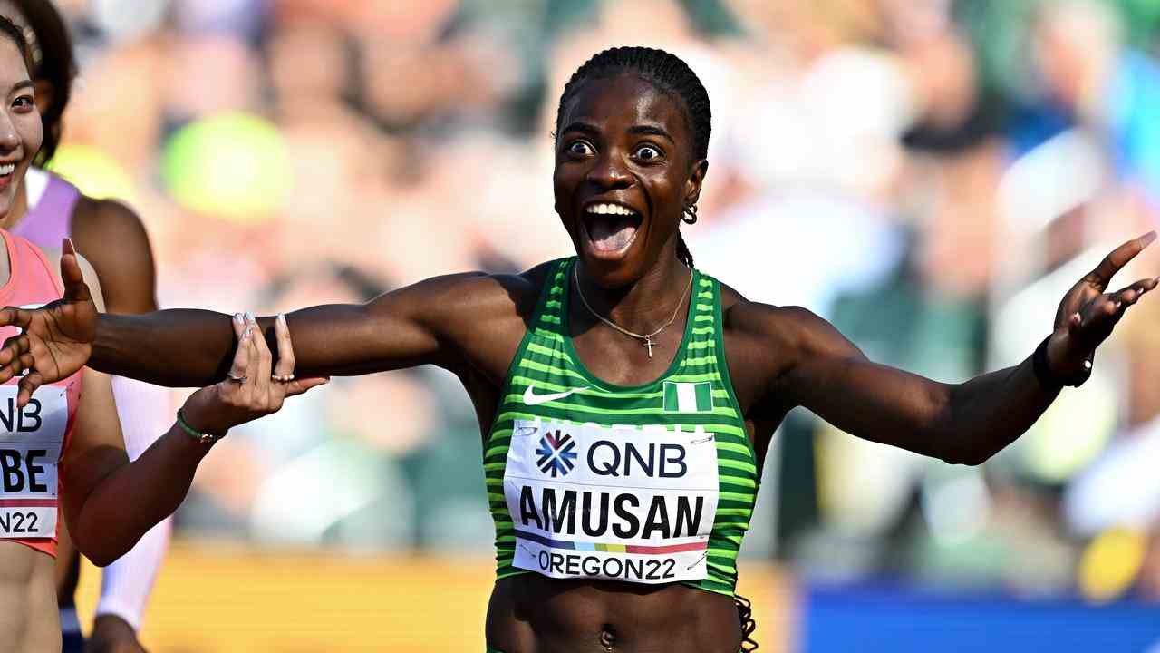 Unglauben bei Tobi Amusan nach dem Finish des Halbfinales.