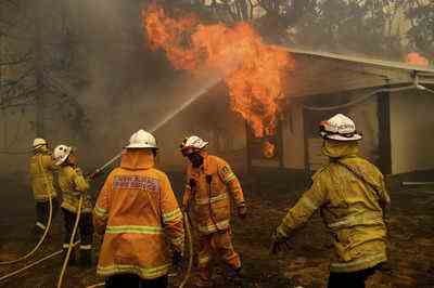 Australische Buschfeuersaison 27 Tage laenger als vor 40 Jahren Bericht