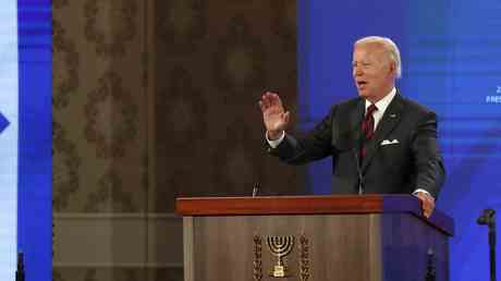 Biden warnt den Iran vor Atomplaenen — World