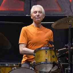 Biografie ueber den verstorbenen Rolling Stones Schlagzeuger Charlie Watts unterwegs JETZT