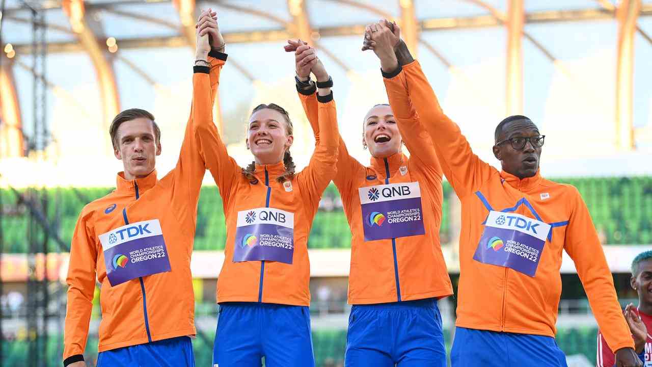 Das niederländische Team auf dem Podium.