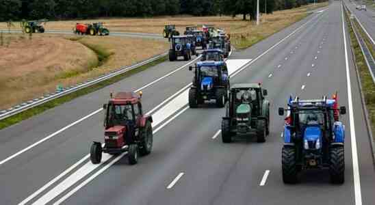 Demonstranten blockieren mehrere Autobahnen nachdem sie die Bauernaktionsgruppe JETZT