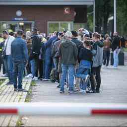 Der Fluechtlingsrat will wegen Aufnahmekrise vor Gericht ziehen JETZT