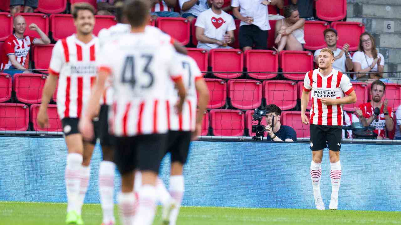 Der PSV war am Dienstag im schwülen Philips-Stadion 0:5 zu stark für den FC Eindhoven.