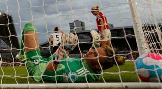 Deutschland teils durch Patzer des spanischen Keepers sicher im EM Viertelfinale